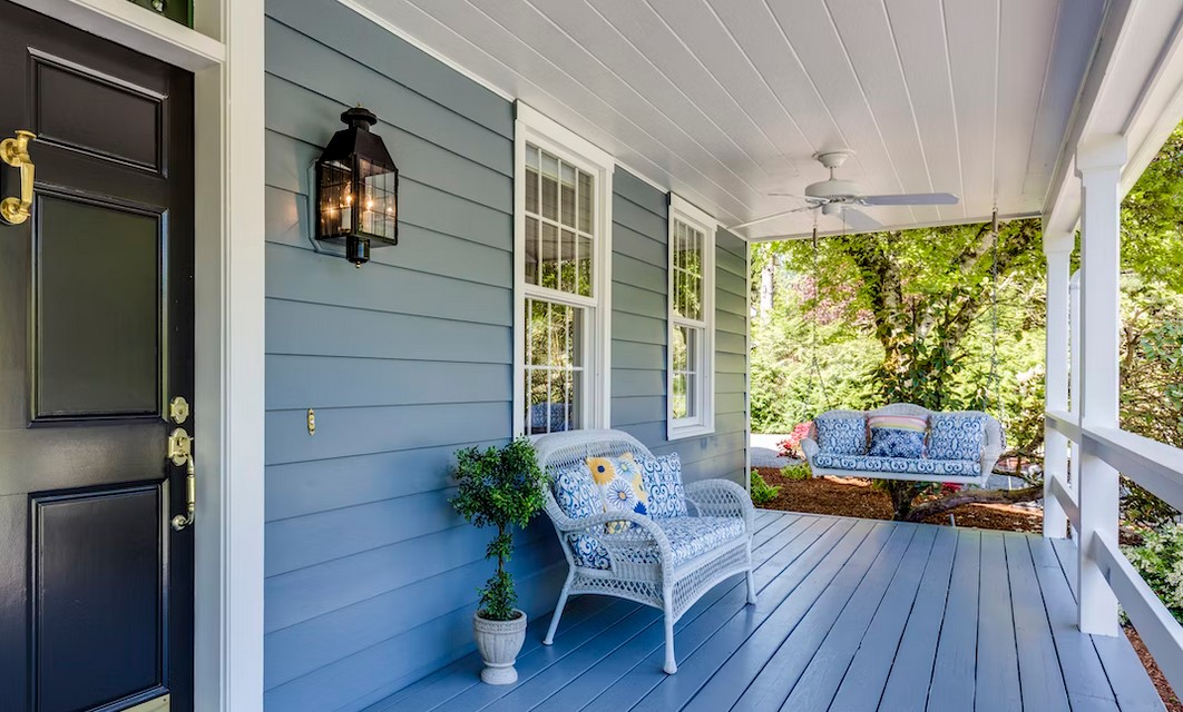 What's the Cost to Add a Screened-In Porch to Your House in 2023?